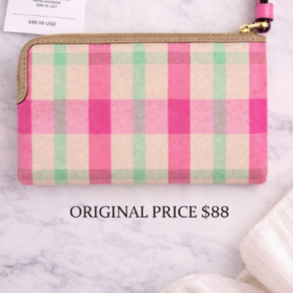 🌸 NWT Coach Vibrant Pink & Green Checkered Wristlet